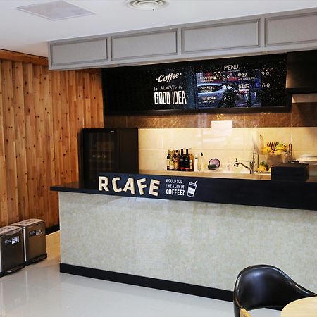Jeju R Hotel & Guesthouse Экстерьер фото