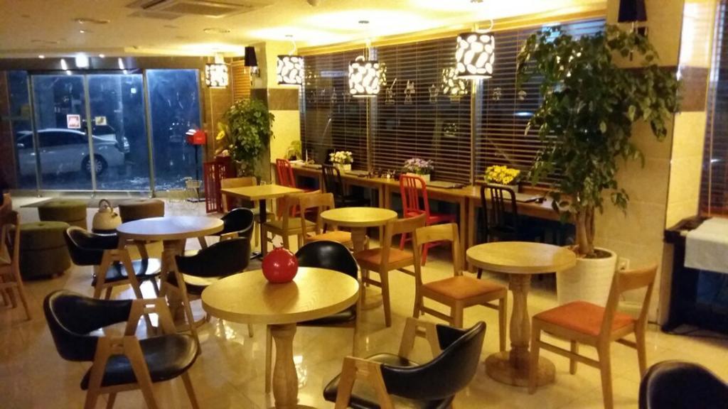 Jeju R Hotel & Guesthouse Экстерьер фото