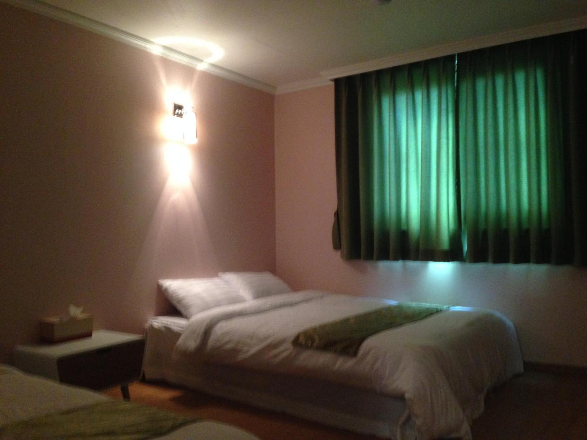 Jeju R Hotel & Guesthouse Экстерьер фото