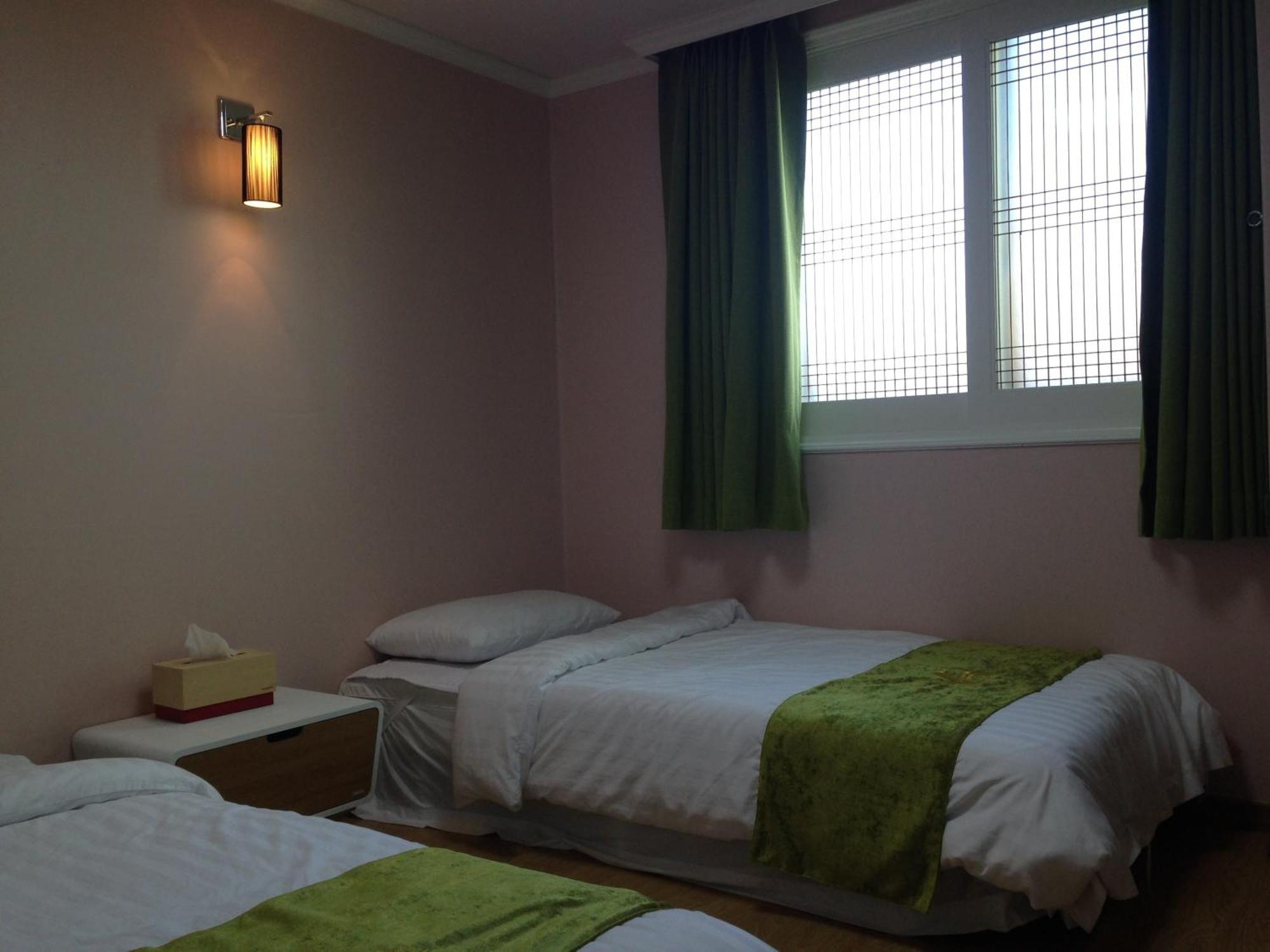 Jeju R Hotel & Guesthouse Экстерьер фото