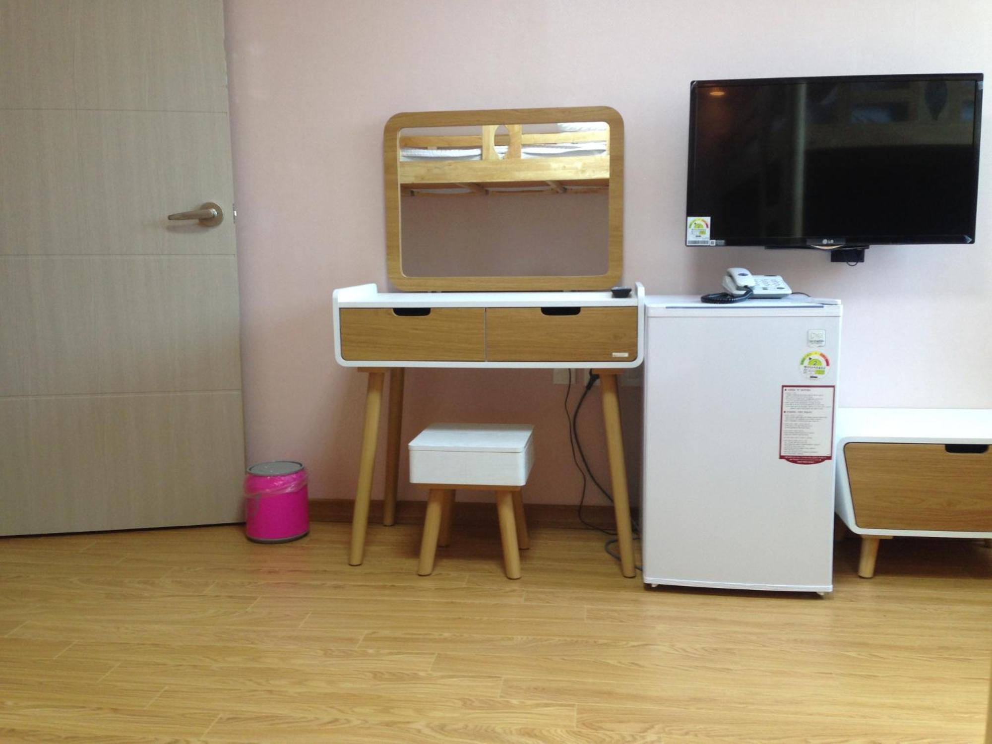 Jeju R Hotel & Guesthouse Экстерьер фото