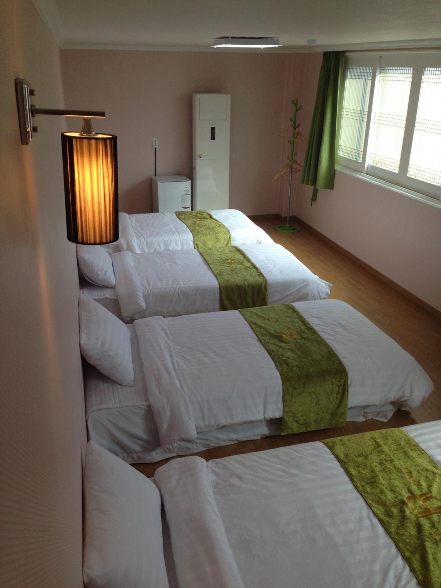 Jeju R Hotel & Guesthouse Экстерьер фото