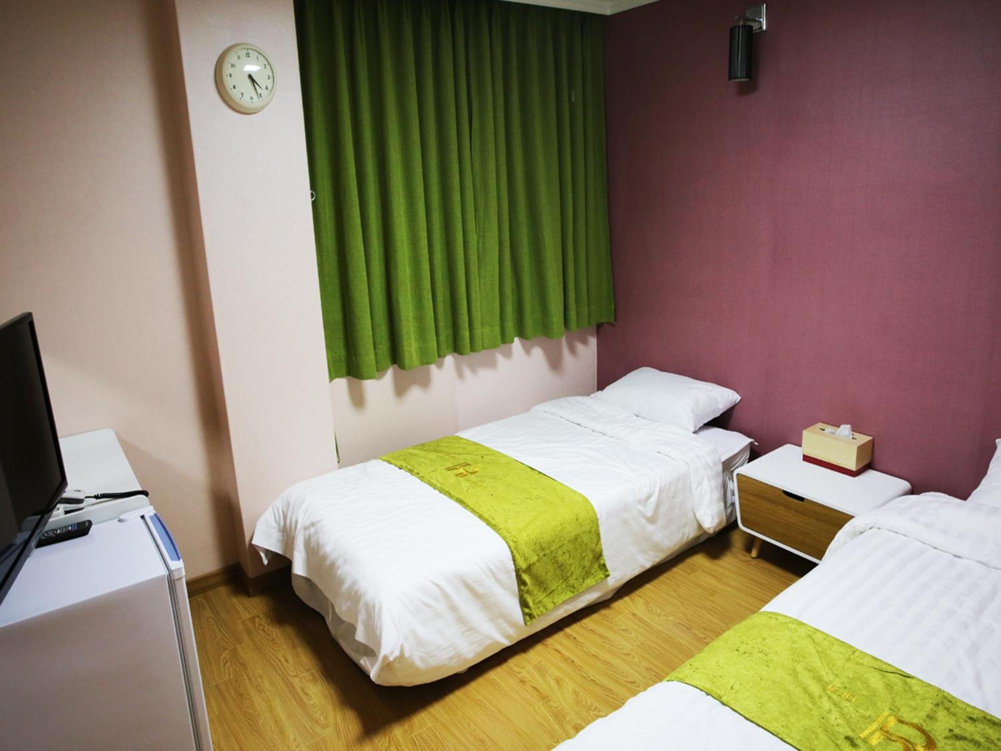 Jeju R Hotel & Guesthouse Экстерьер фото