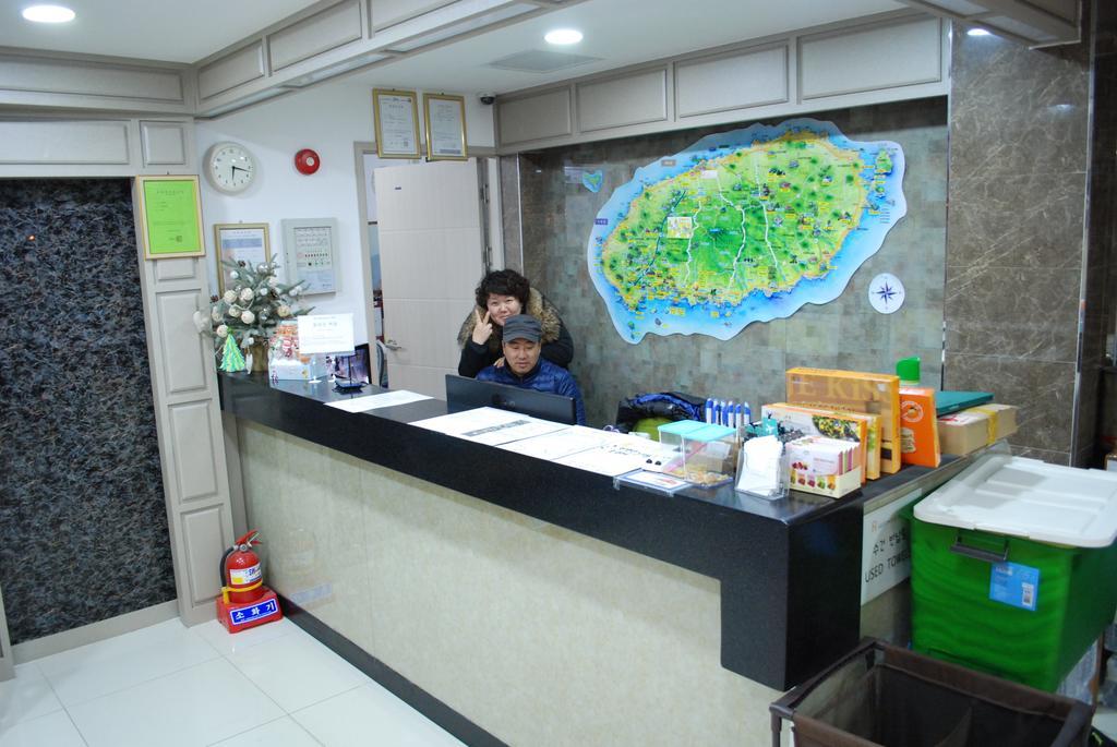 Jeju R Hotel & Guesthouse Экстерьер фото