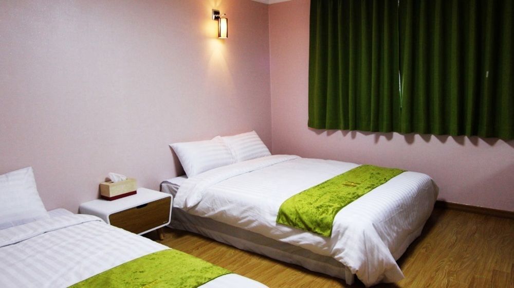Jeju R Hotel & Guesthouse Экстерьер фото