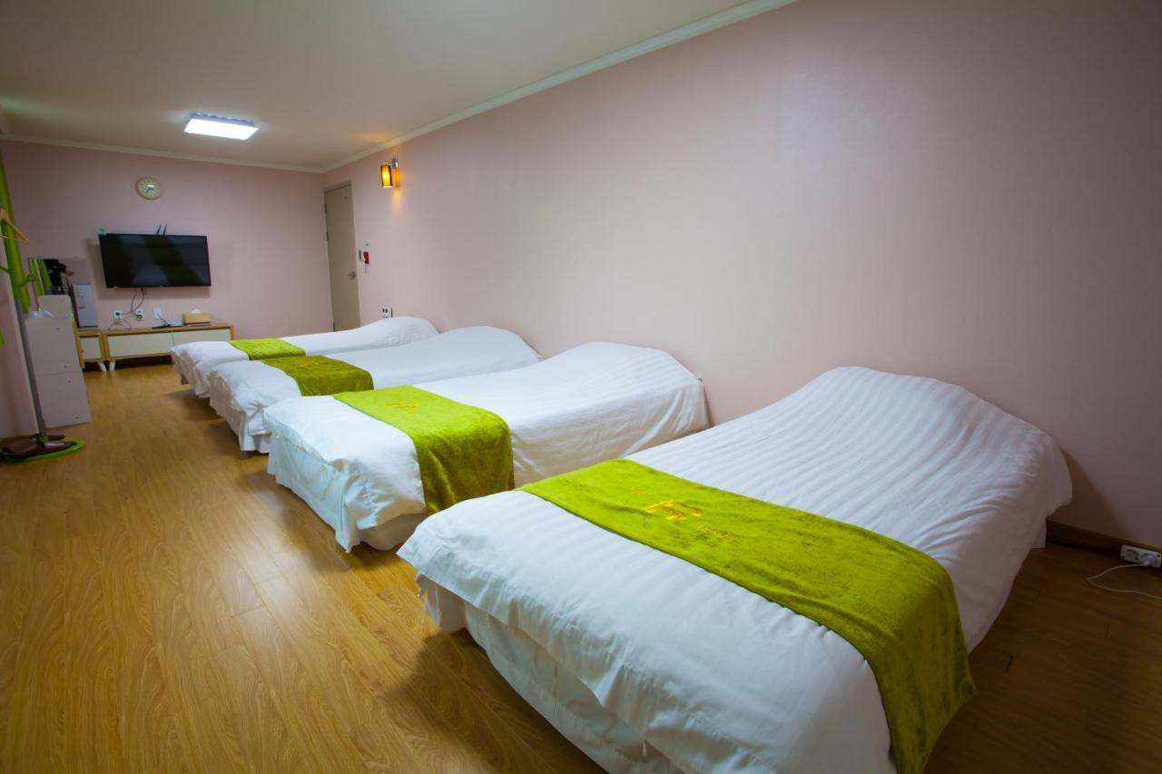 Jeju R Hotel & Guesthouse Экстерьер фото