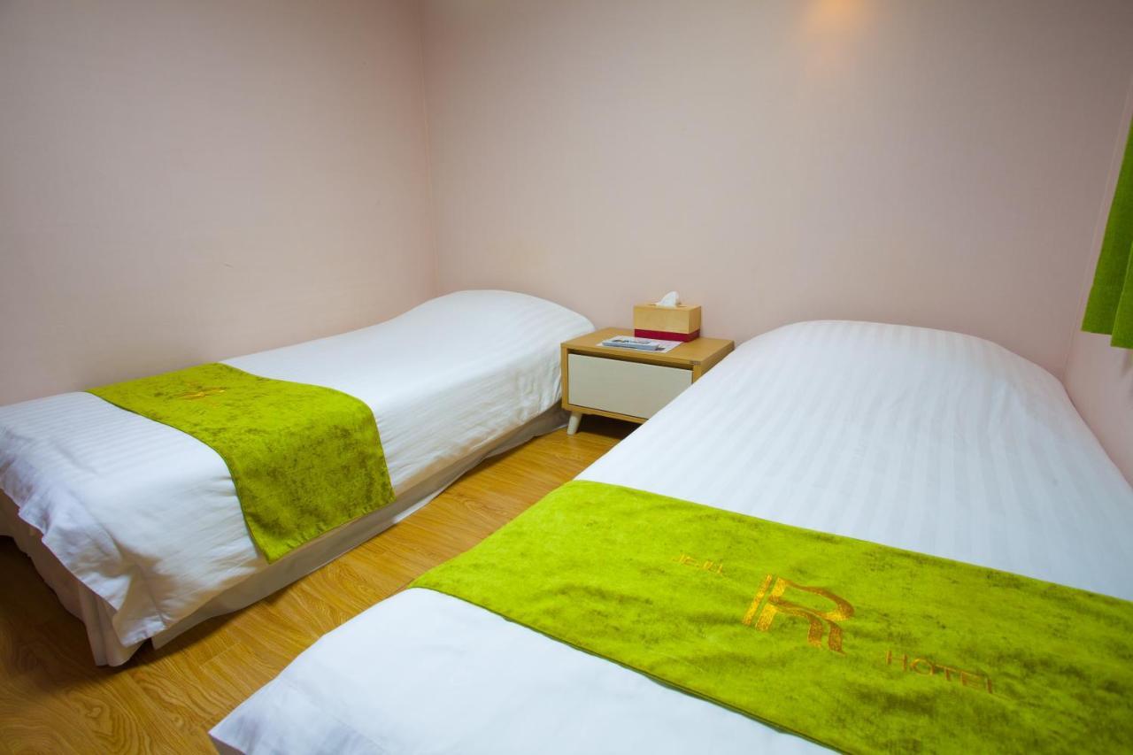 Jeju R Hotel & Guesthouse Экстерьер фото
