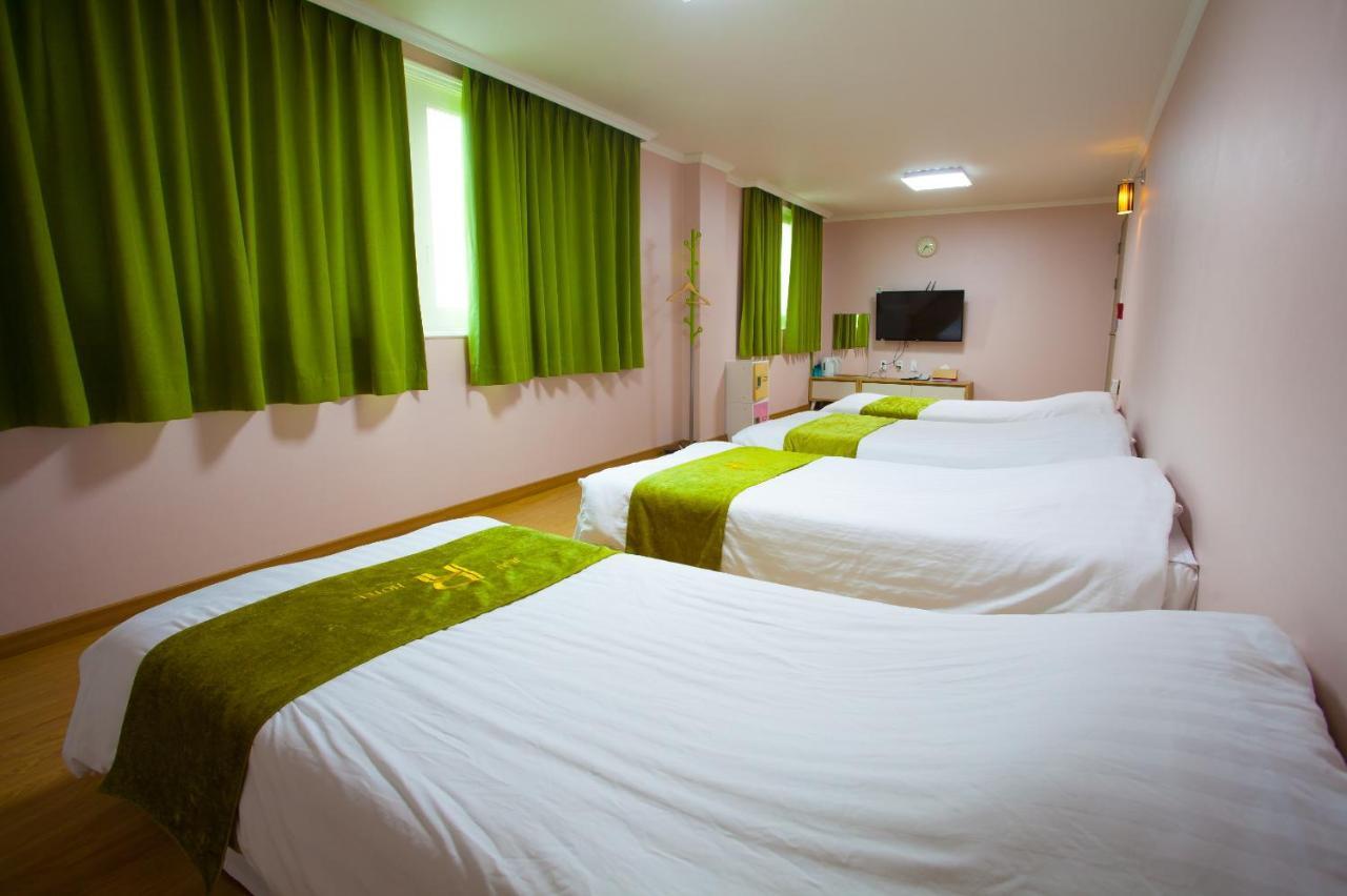 Jeju R Hotel & Guesthouse Номер фото